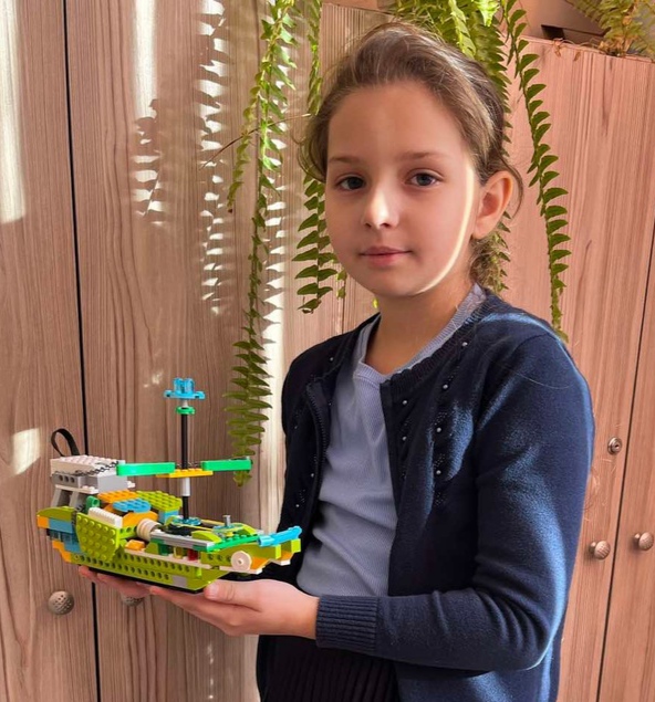 Иванова Анастасия победитель в международном конкурсе Волшебный мир Лего-2023.